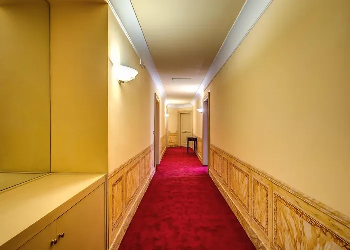 Charming By The Vatican Sx *